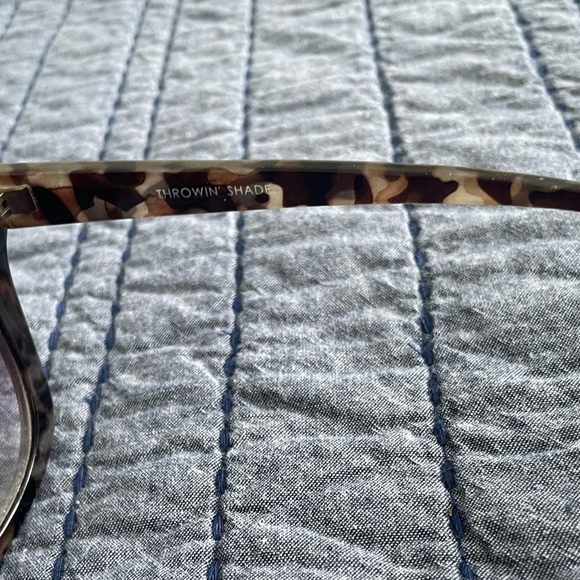 Loft Oversized Throwin’ Shade Sunglasses Gray/Black Tortoise - Picture 6 of 8